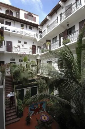 Hotel de La Poste Отели рядом с достопримечательностью «Île Saint-Louis»