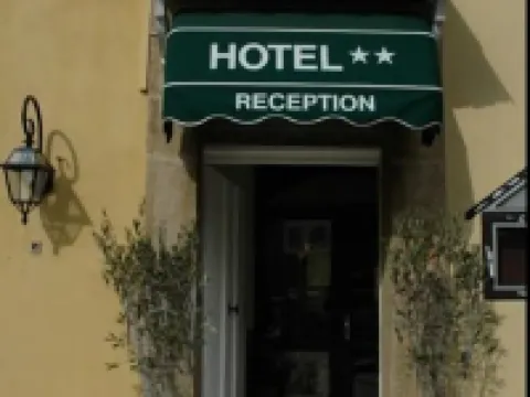 Hotel le 5 Hotels in Martigues