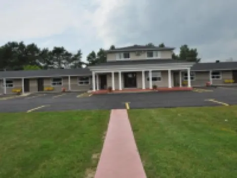 Colonial House Motor Inn Hotels in Lanark County