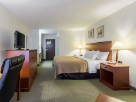 Baymont by Wyndham Omaha SW Hotels in Sarpy County