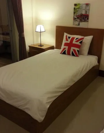 ห้องเตียงแฝด พร้อมเครื่องปรับอากาศ เคเบิลทีวี ห้องน้ำส่วนตัว