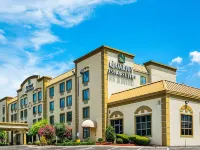 Quality Inn & Suites Hotels near Ruby Falls