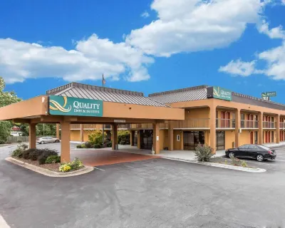 Clarion Pointe Statesville فنادق في ستيتسفيل