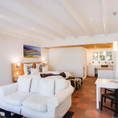 Albourne Guesthouse Hotels near Koop Sentrum