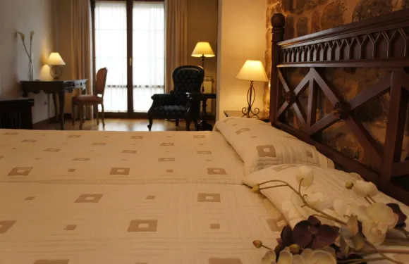 卡斯特羅維約旅館