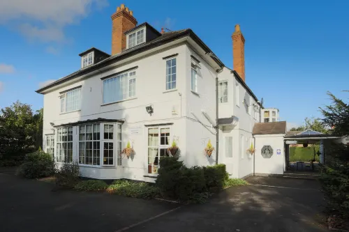 Charnwood Regency Guest House - parking