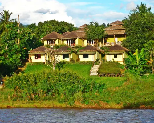 Him Naam Pai Resort Hoteles cerca de Puente Memorial Pai