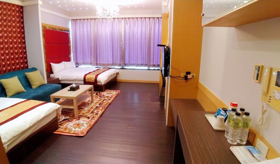 깔끔하고 모던한 호스텔 내부 사진