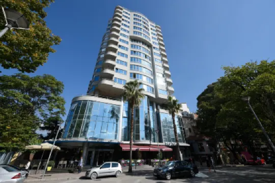 Sky Hotel Tirana โรงแรมใน