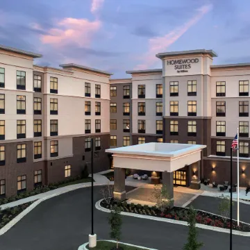 Homewood Suites by Hilton Louisville Airport Отели рядом с достопримечательностью «Сикс Флэгз Кентакки Кингдом»