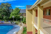 Days Inn by Wyndham Lawton - Pools