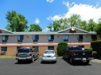 The Covered Bridge Inn - parking