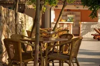 Harmonia Bungalows & Pool Hotels in Petrovac