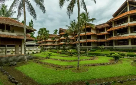 Pusako Hotel Bukittinggi Отели в г. Guguk Panjang