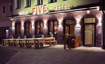3. Hotel Fi..