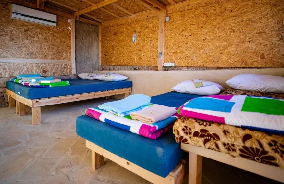 沙漠綠廕生態露營酒店