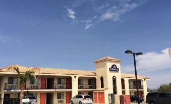 California Inn Hotel and Suites Adelanto US 395