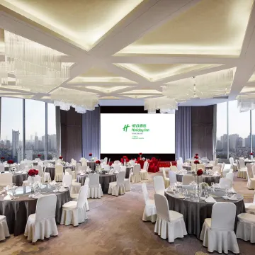 Holiday Inn SHANGHAI HUAXIA by IHG Отели рядом с достопримечательностью «Сюйхуэй»