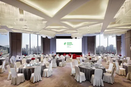 Holiday Inn Shanghai Huaxia Отели рядом с достопримечательностью «Shanghai Harbor Longwu Harbor Company Wharf»