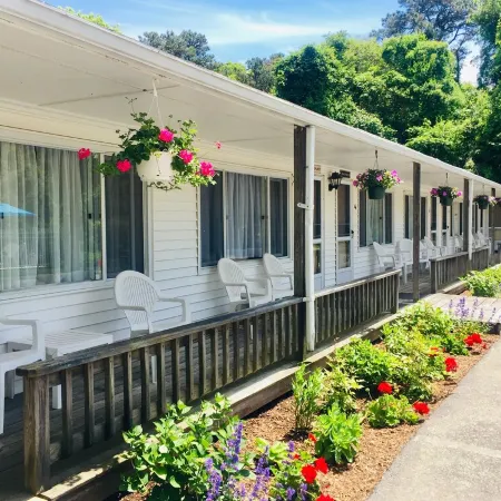 Sesuit Harbor House