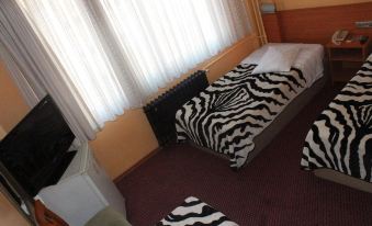 Altinnal Hotel - Housity