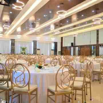 Carlosta Hotel Dining/Meeting Rooms