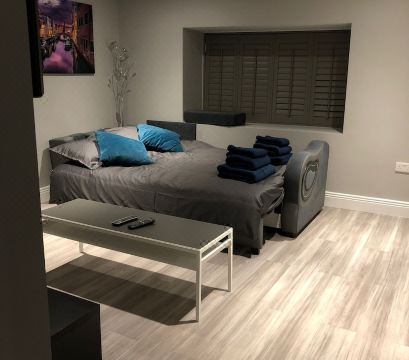 Luxury 3 bedroom home Newbridge - 25 minute Direct train to Dublin City - Housity