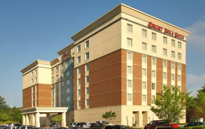 Drury Inn & Suites Charlotte Northlake Hotel a Charlotte