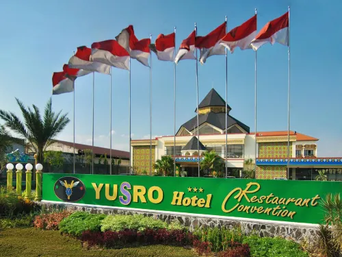 Yusro Hotel Restaurant & Convention Hotels in Peterongan