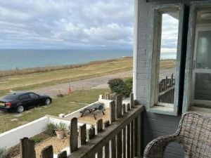 Sea Facing 2Bd Terraced Home - Peacehaven