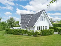 "Tamer" - 500m to the Fjord Hotels in Farsø