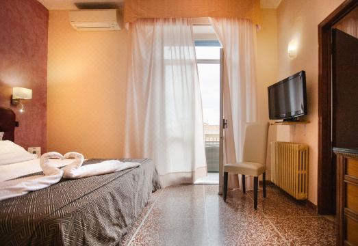 호텔 라 파체 피사 외관 또는 로비