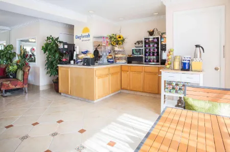 Days Inn by Wyndham Lake City