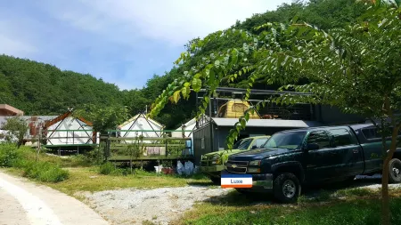 Andong Looksglampingandpam Отели рядом с достопримечательностью «Dosanseowon Confucian School»