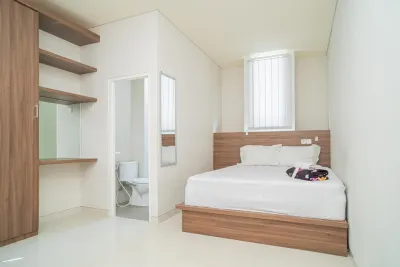 RedDoorz Plus @ Jalan Pemuda Timur Bojonegoro Hotell i Kepatihan