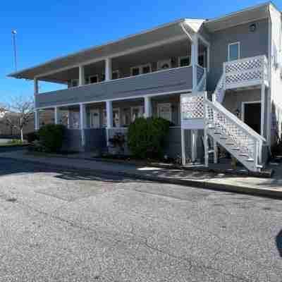 Crystal Sands Apartments Hotel Exterior