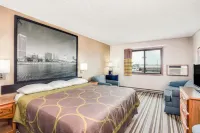 Super 8 by Wyndham Green Bay Near Stadium Hotel di Ashwaubenon
