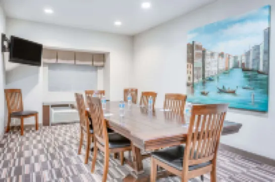 ไมโครเทล อินน์แอนด์สวีทส์ บายวินด์แฮม ฮูเวอร์/เบอร์มิงแฮม โรงแรมในฮูเวอร์