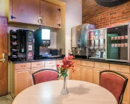 Econo Lodge - breakfast