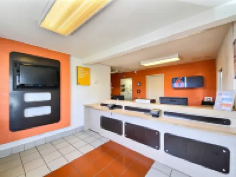 德克薩斯拉雷多 - 南 6 號汽車旅館 拉雷多酒店