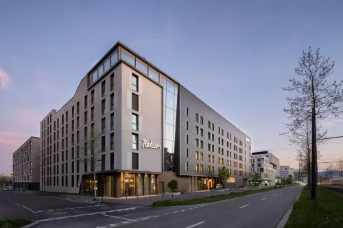 Radisson Hotel and Suites Zurich Hotel a Opfikon