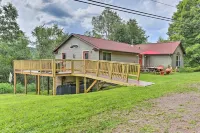 Bright Tucked-Away Cabin w/ Furnished Deck + Grill - Pet friendly