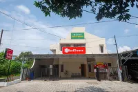 RedDoorz Plus Near RS Jih Solo - Bintang 1