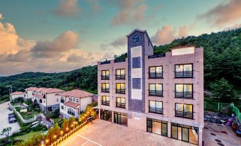 Yeongheungdo J Pension - Housity
