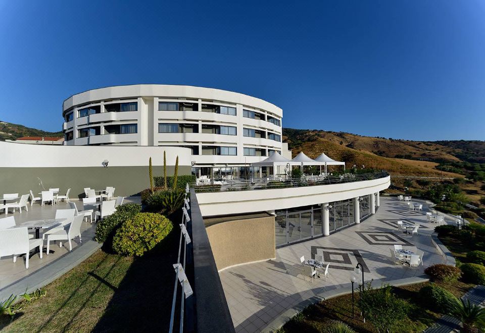 Mirabeau Park Hotel Over view