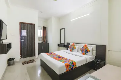 FabHotel Sara Residency Hôtels à proximité de : Alopi Devi Mandir