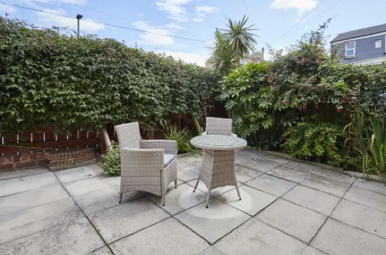 Host & Stay - Pearl Street