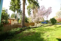 Nice N Cozy House W/ Fenced Yard·Self Check-IN Hotels near The Park at Bothell Landing