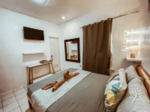 West Coast Beach House Hoteles en Moalboal