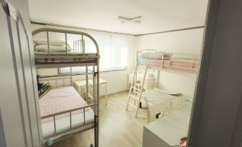 Seoul Holiday Guesthouse - Hostel